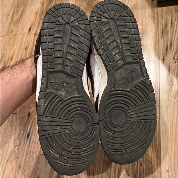 Nike Men's Black and White Low-Top Sneakers - Picture 5 of 5